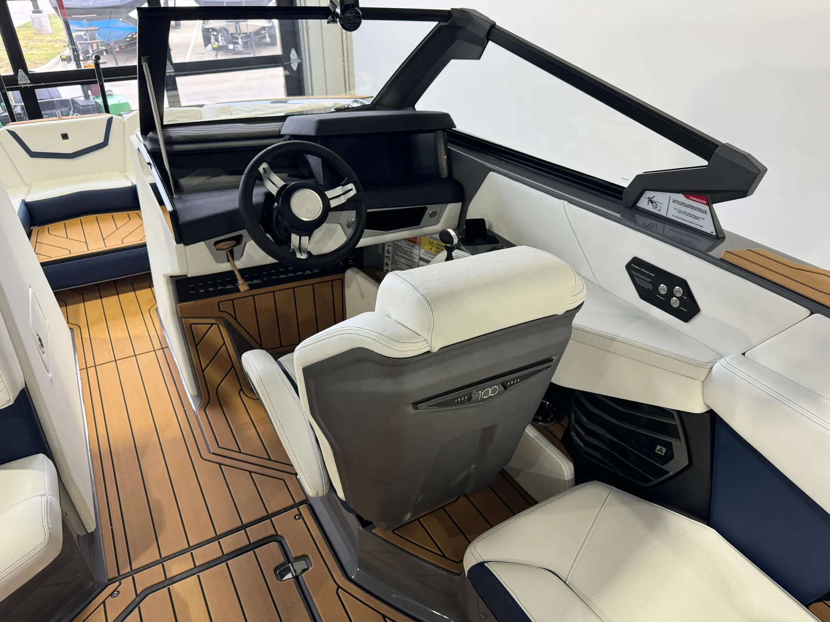 2025 Nautique G23q