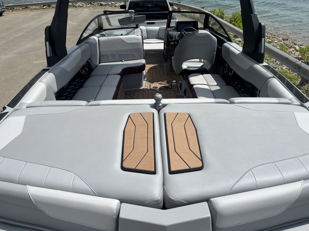 2018 Malibu Boats 23 LSV