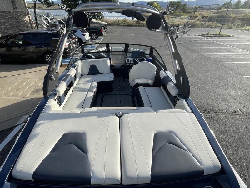 2017 Malibu 21 VLX