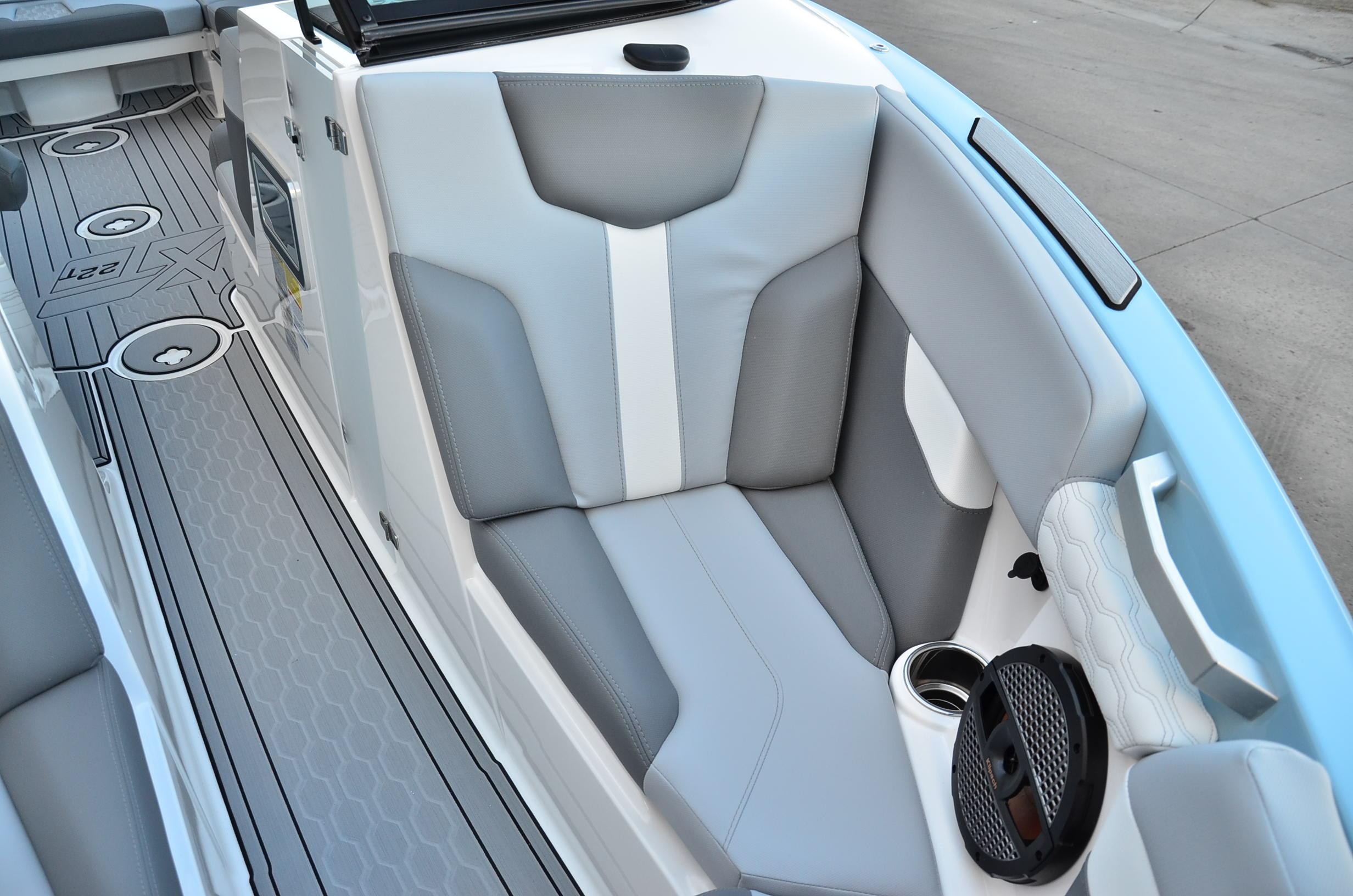 2024 MasterCraft XT22T – Model Year End Closeout! Call for a fast quote!