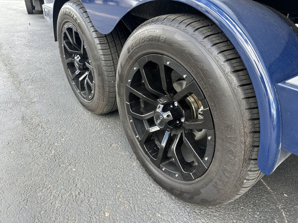2023 Malibu 22 LSV