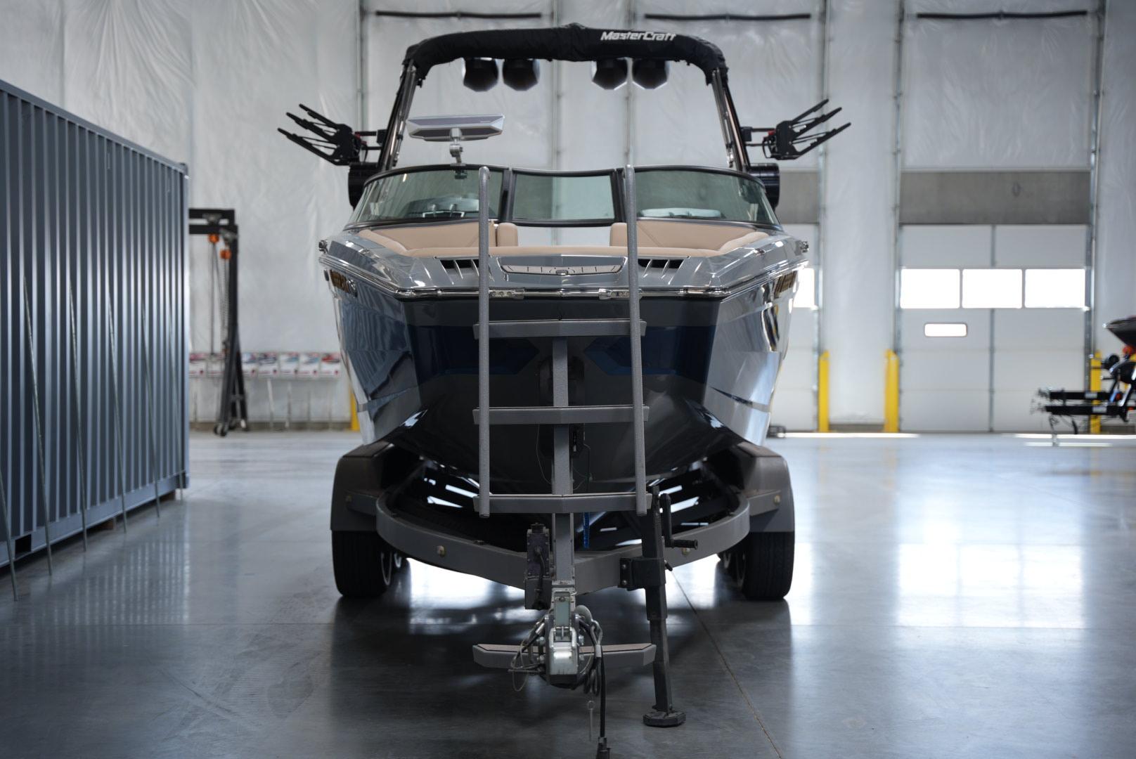 2023 MasterCraft XstarS 6.2L Supercharged &#8211; only 185 hours!