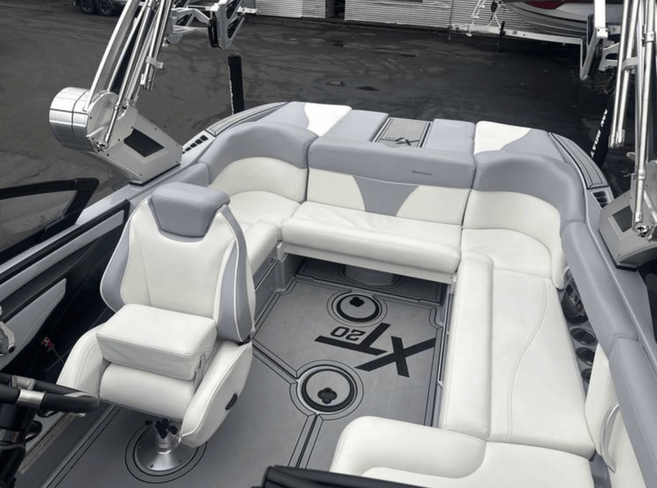 2022 MasterCraft XT20