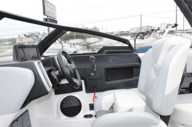 2022 Malibu 23 LSV