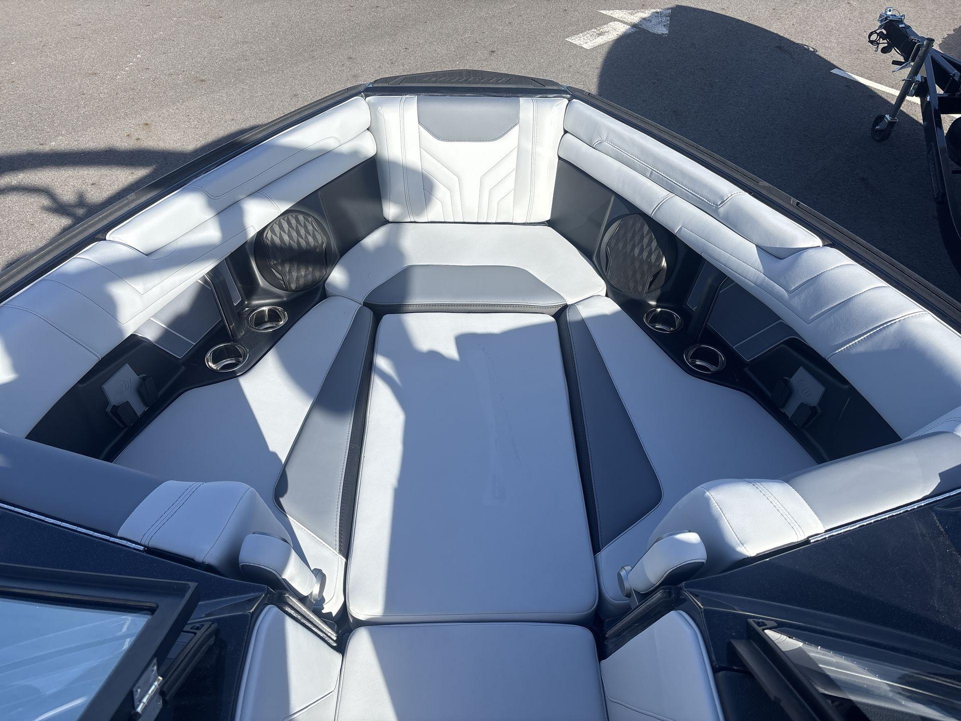 2025 Malibu 25LSV