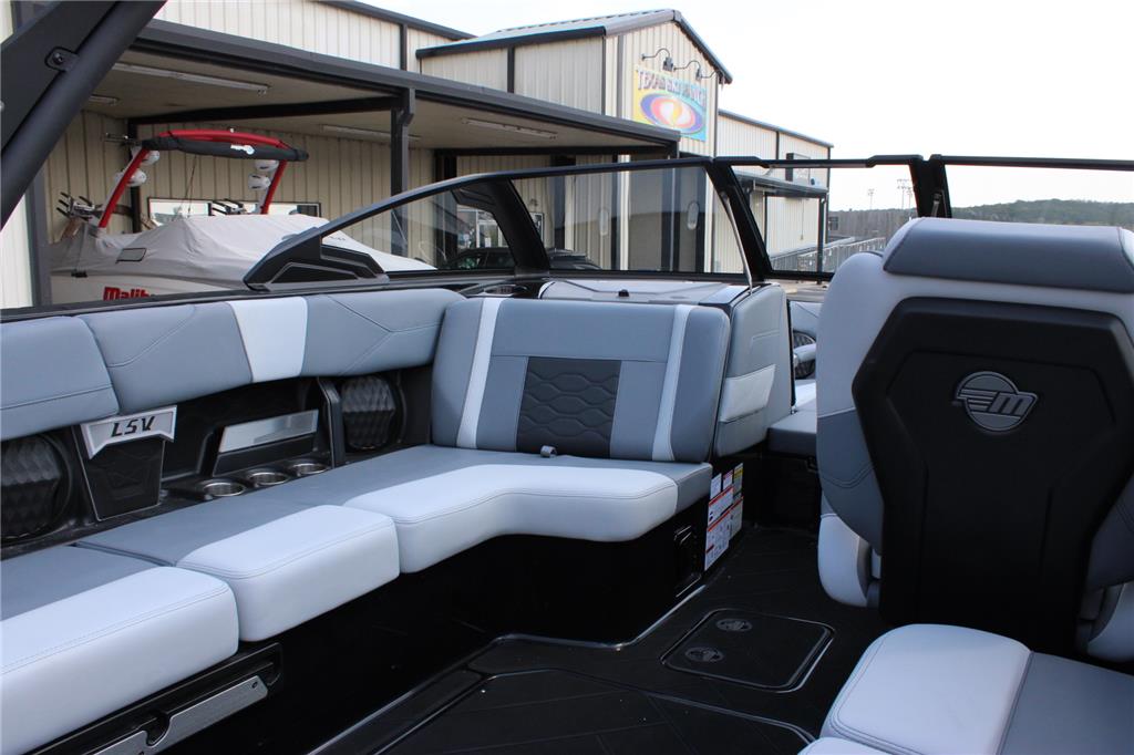 2024 Malibu 23 LSV