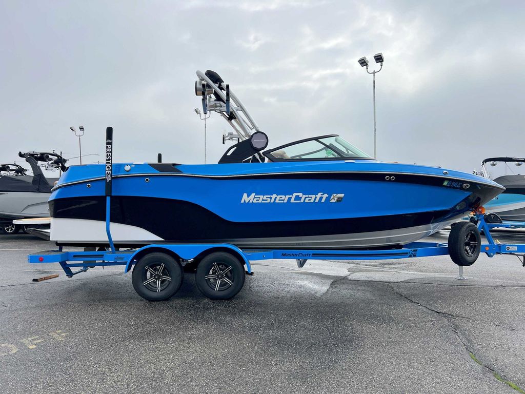 2023 MasterCraft XT23