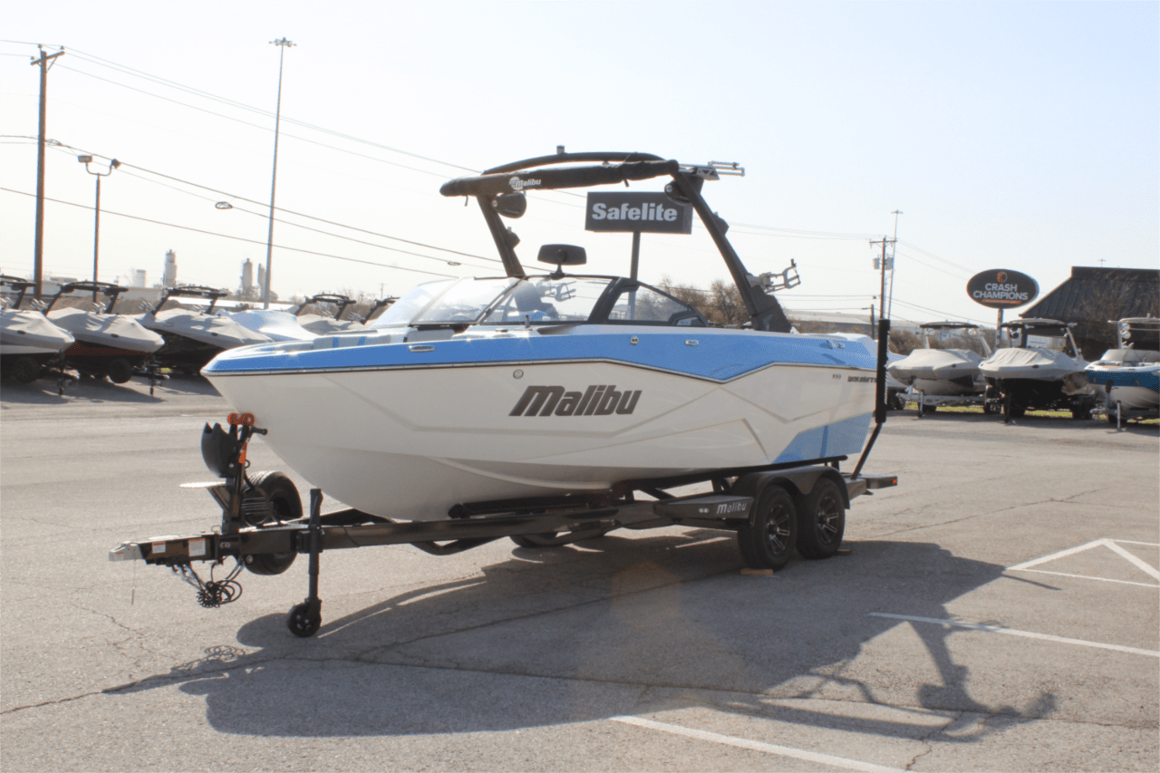 2025 Malibu 22 LSV