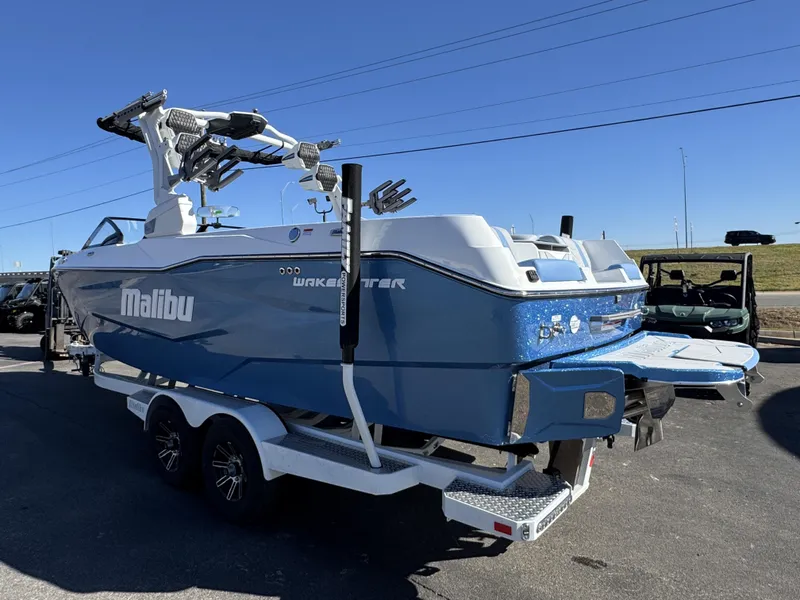 2025 Malibu 25 LSV
