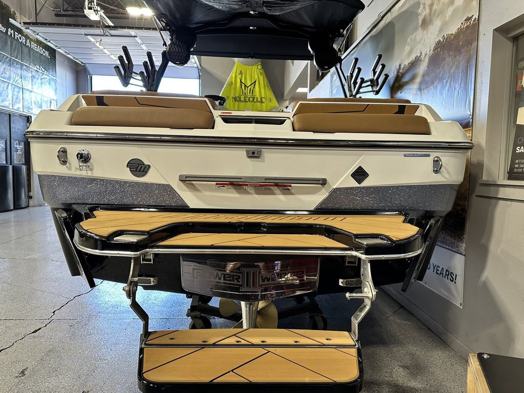 2024 Malibu 22 LSV