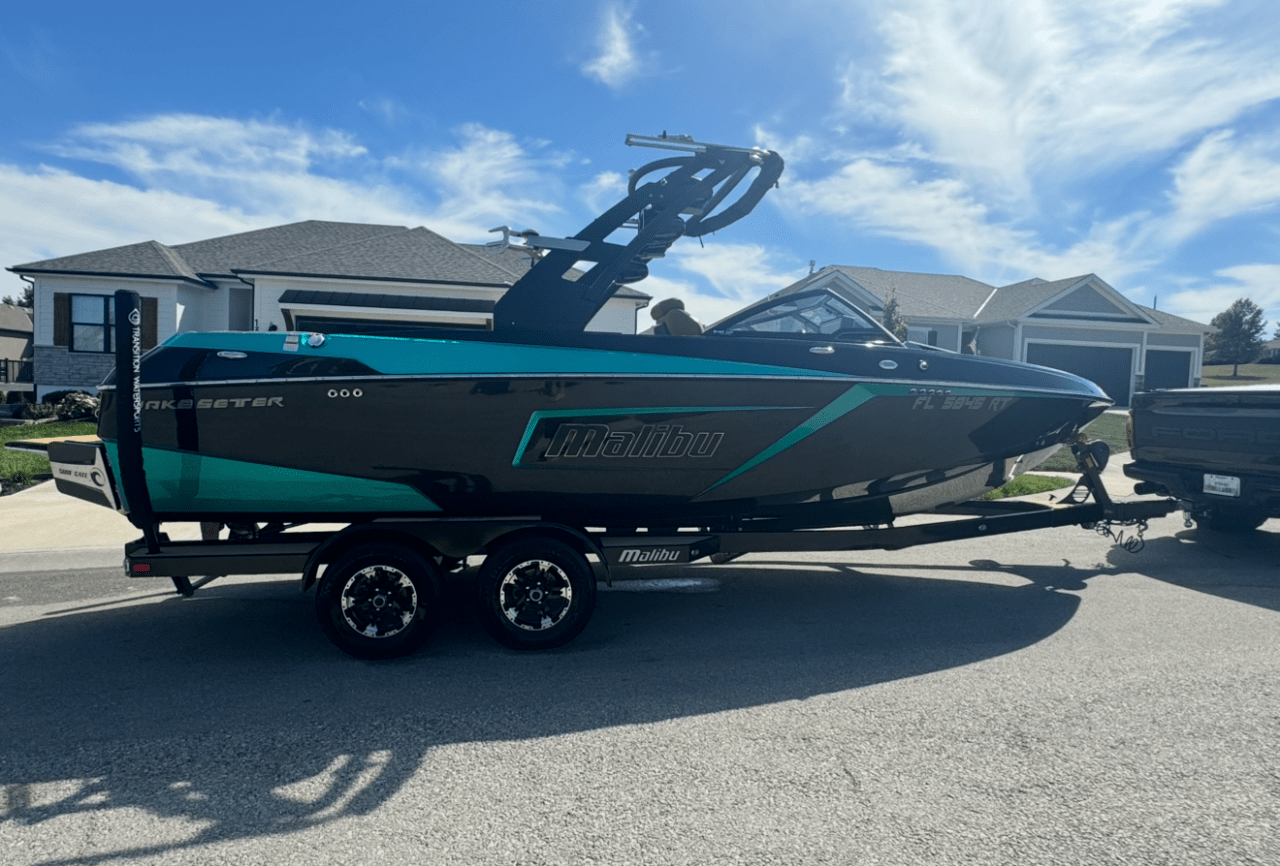 2019 Malibu 23 LSV