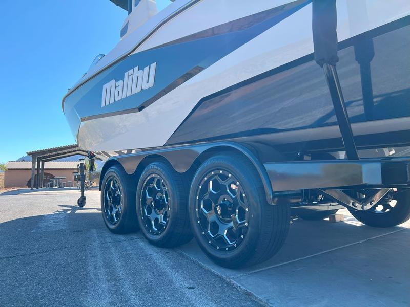 2025 Malibu 25 LSV