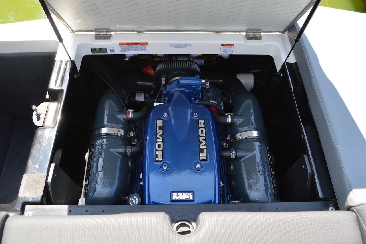 Mastercraft XT20 | 2019 | Gen2 Surf System, Cool Feel Vinyl