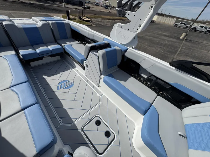 2025 Malibu 26 LSV