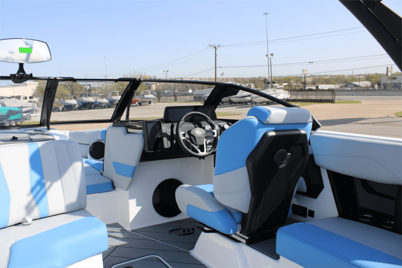 2025 Malibu 22 LSV