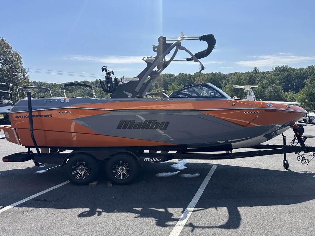 2024 malibu boats 23-LSV