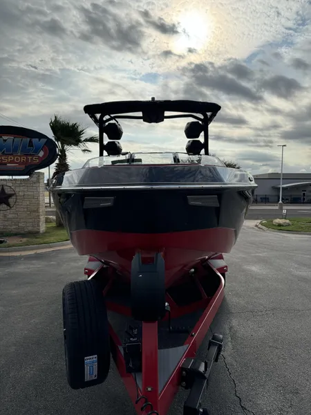 2025 Malibu 25 LSV