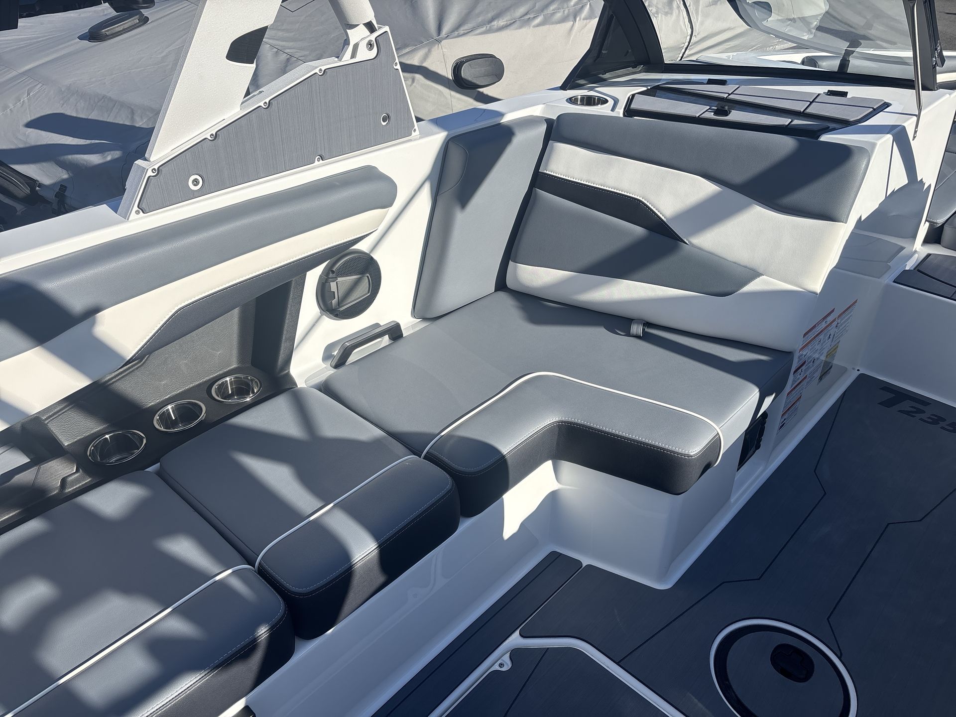 2025 Axis T235 Icon