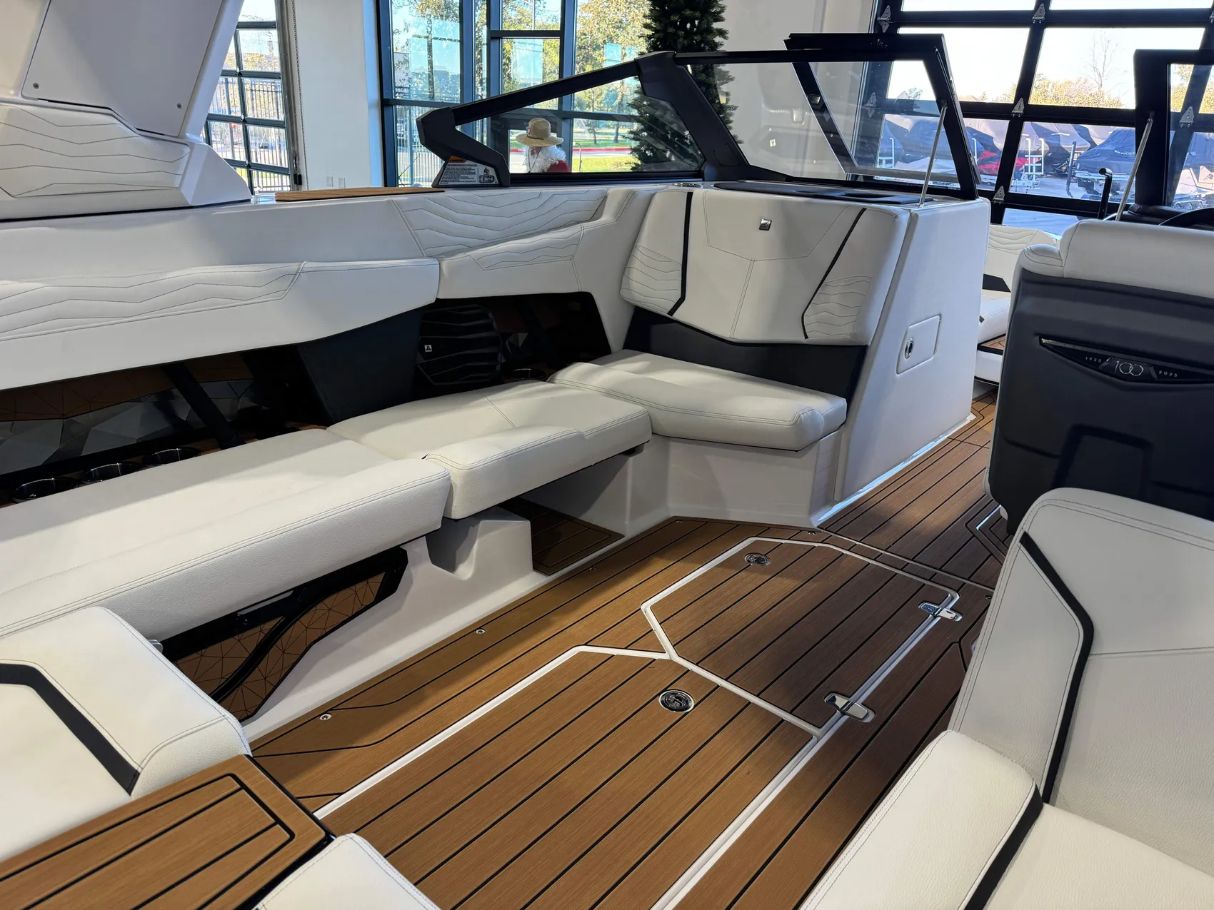 2025 Nautique G23