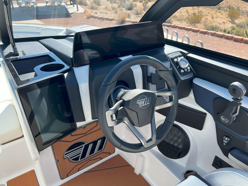 2025 Malibu 25 LSV