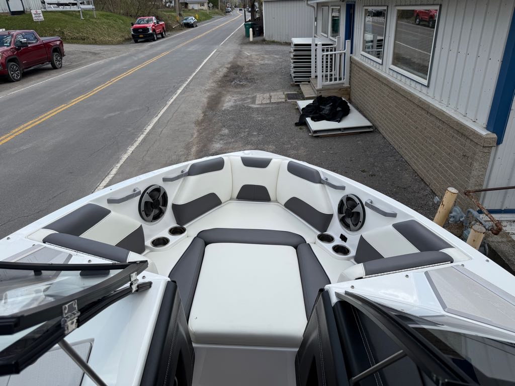 2021 Malibu Boats Wakesetter 22 LSV