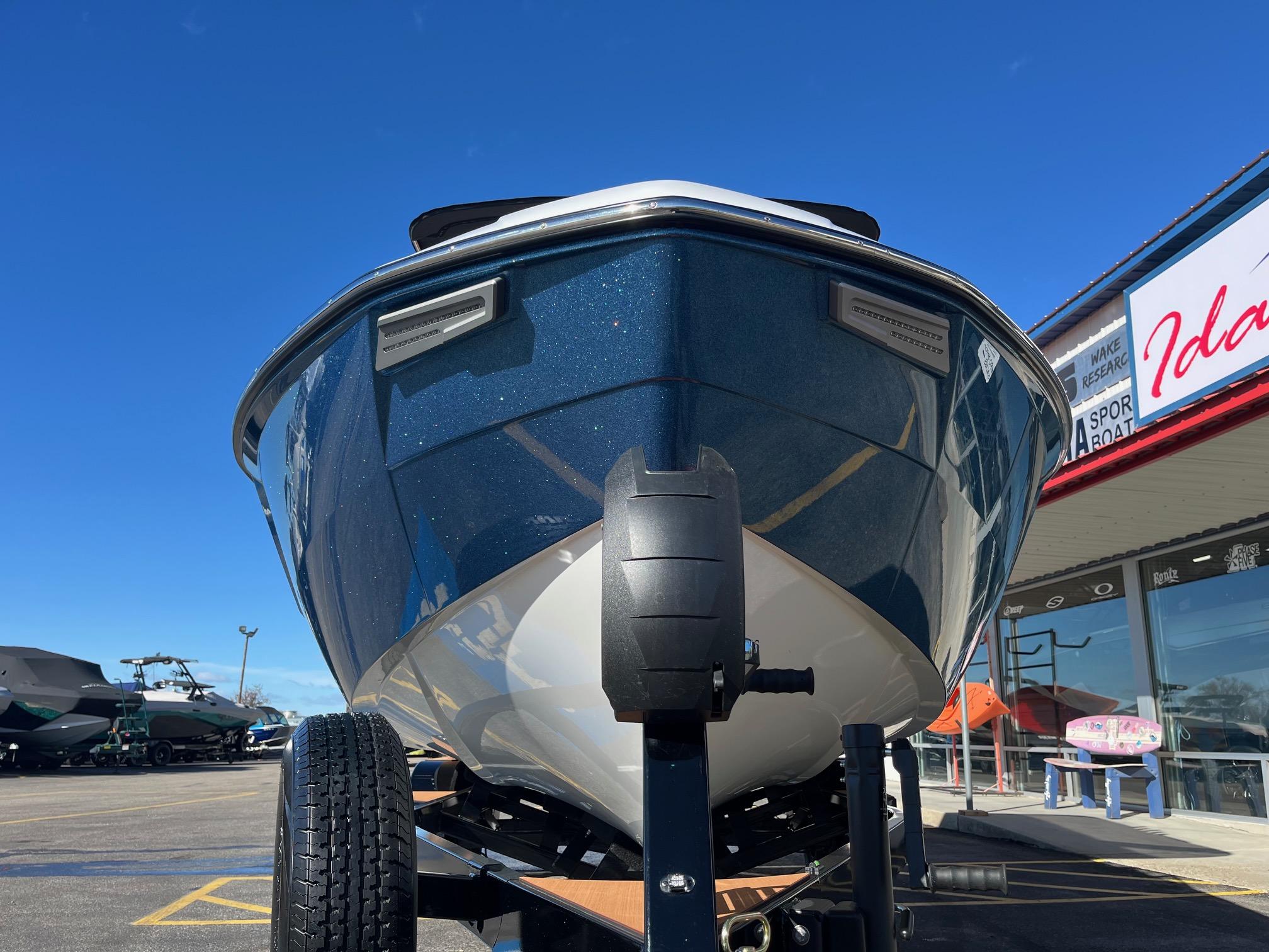 2025 Malibu 25 LSV