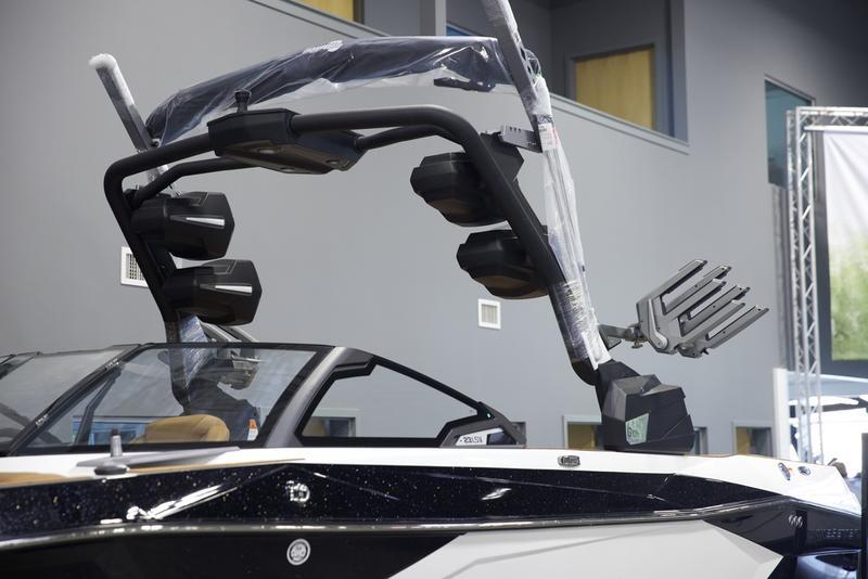 2025 Malibu 23 LSV