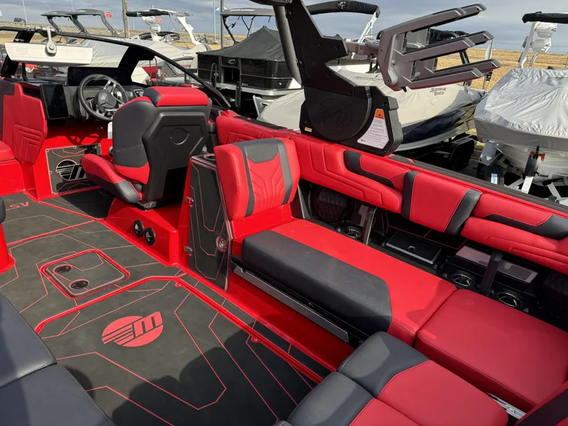2025 Malibu 25 LSV