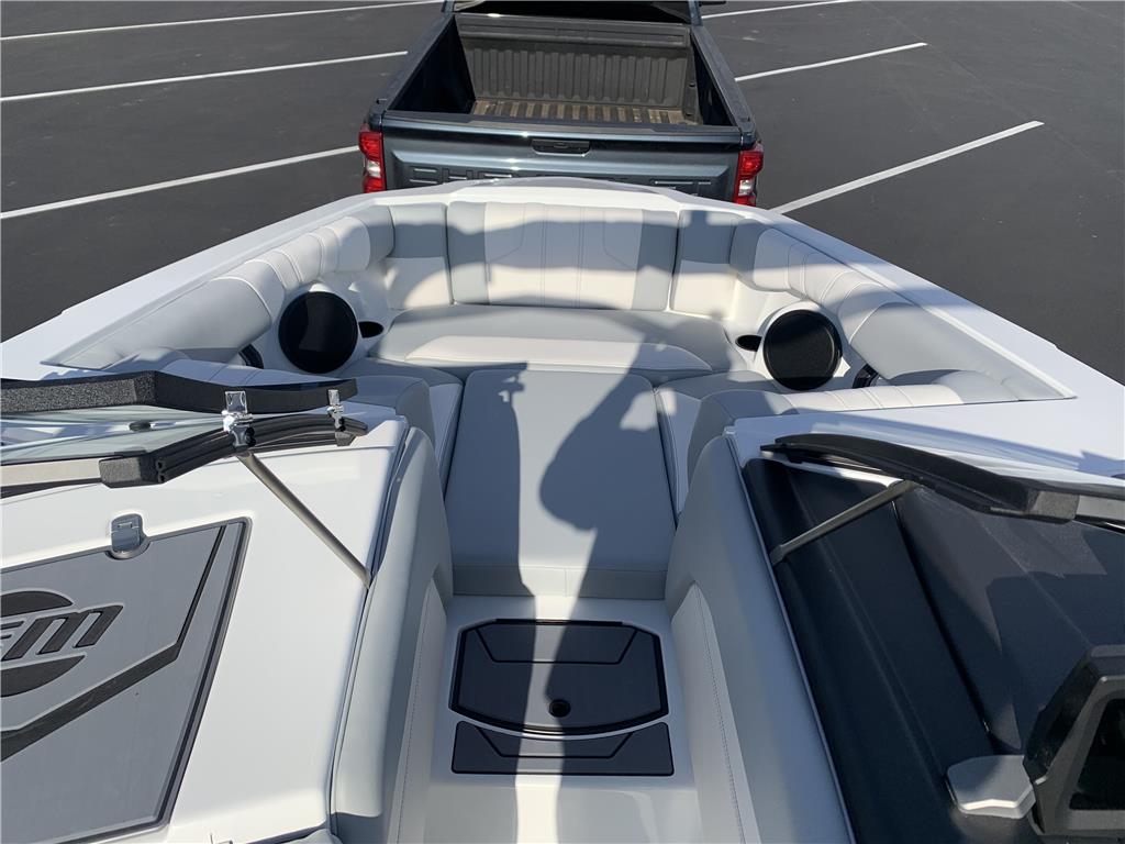 2024 Malibu LX-R