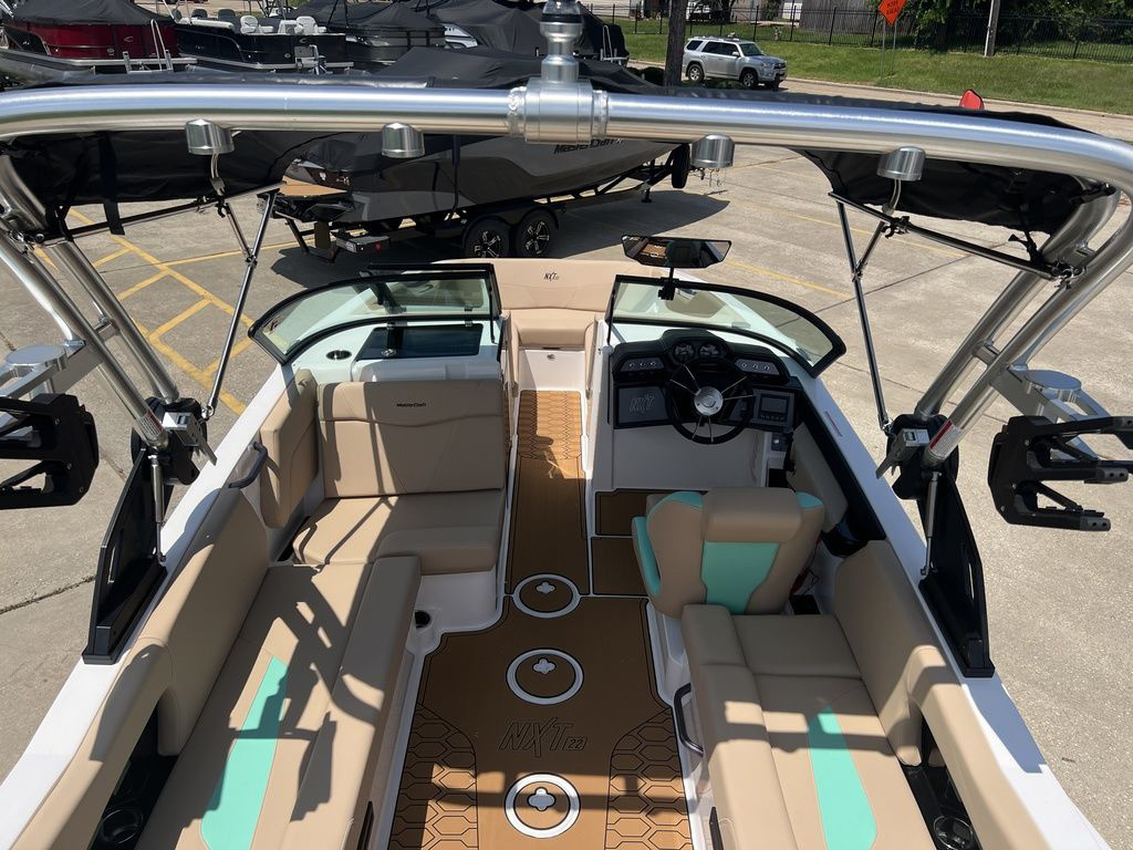 2023 MasterCraft NXT22