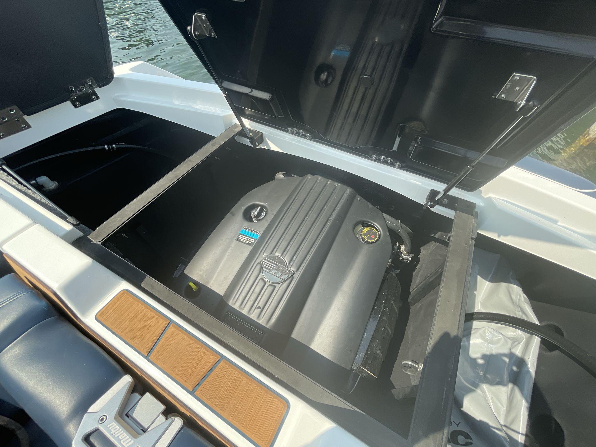 2021 Malibu 23 LSV