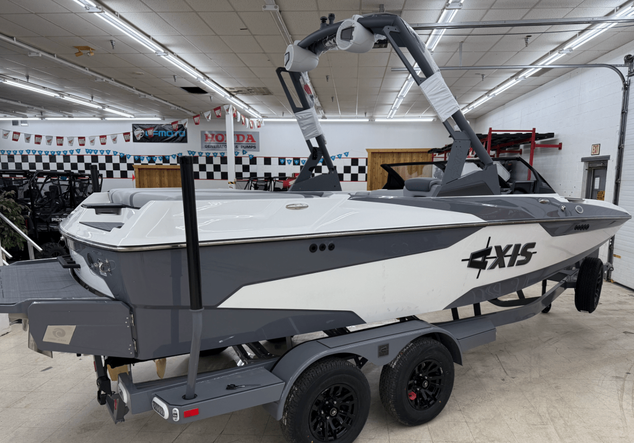 2025 AXIS A20 Wake boat with M5DI and Trailer
