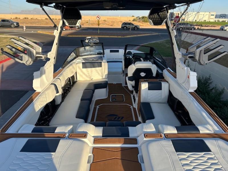 2025 Malibu 24 MXZ