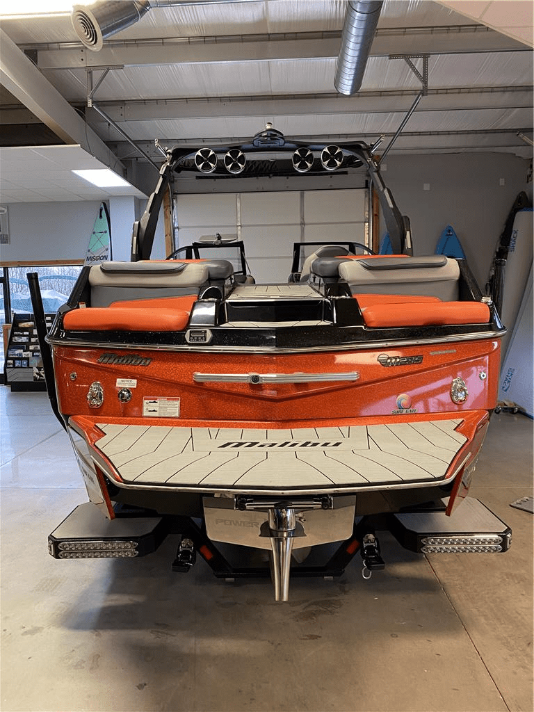 2018 Malibu Boats M235