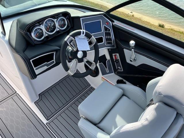 2024 MasterCraft XT25