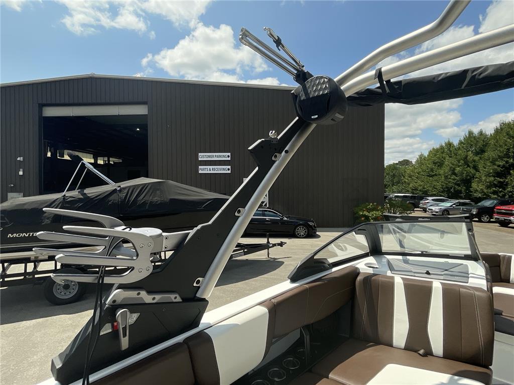 2024 Malibu 22 LSV
