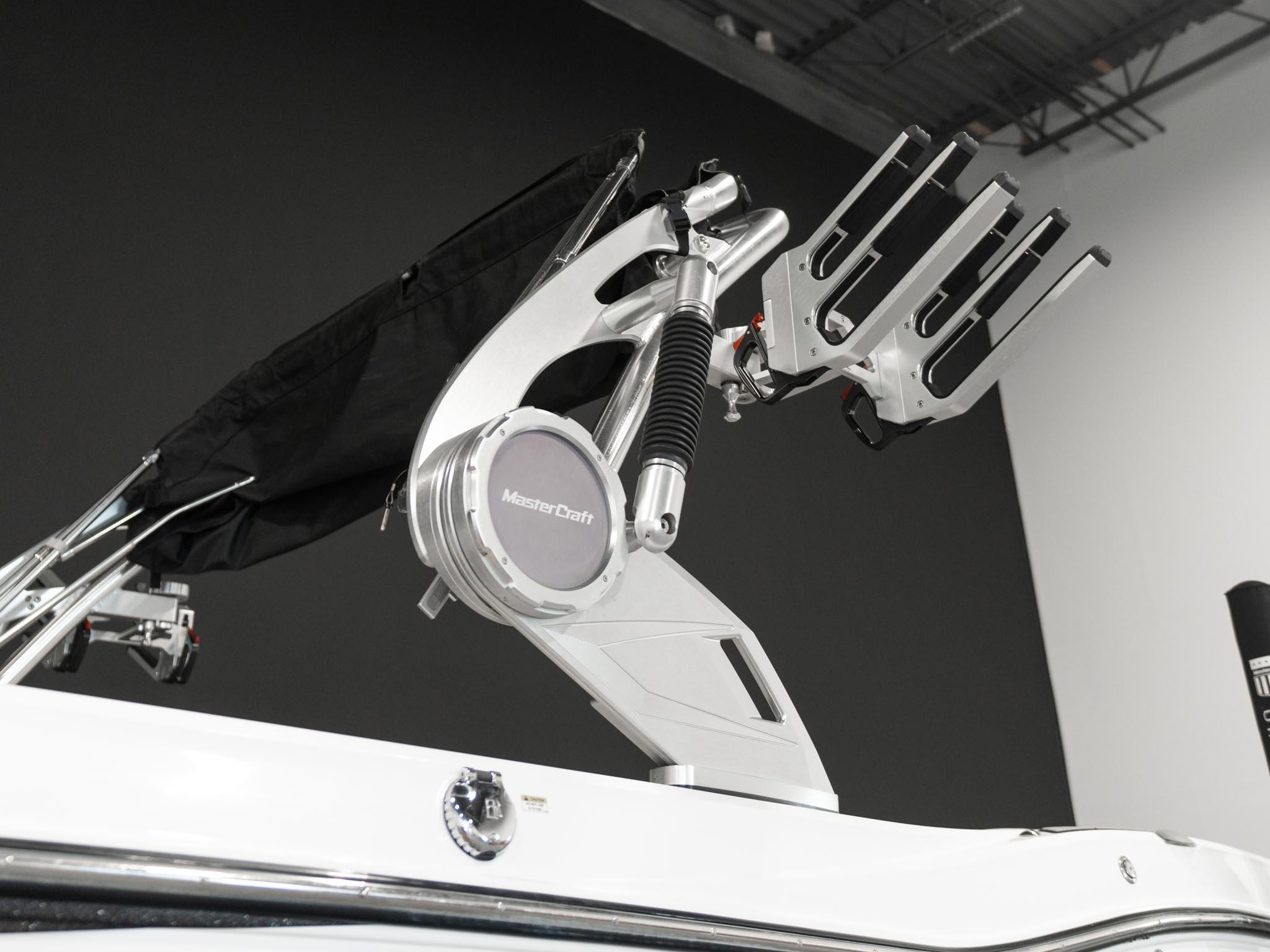 2021 Mastercraft X22 &#8211; White / Black Flake
