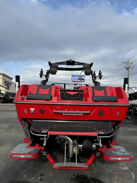 2025 Malibu 25 LSV