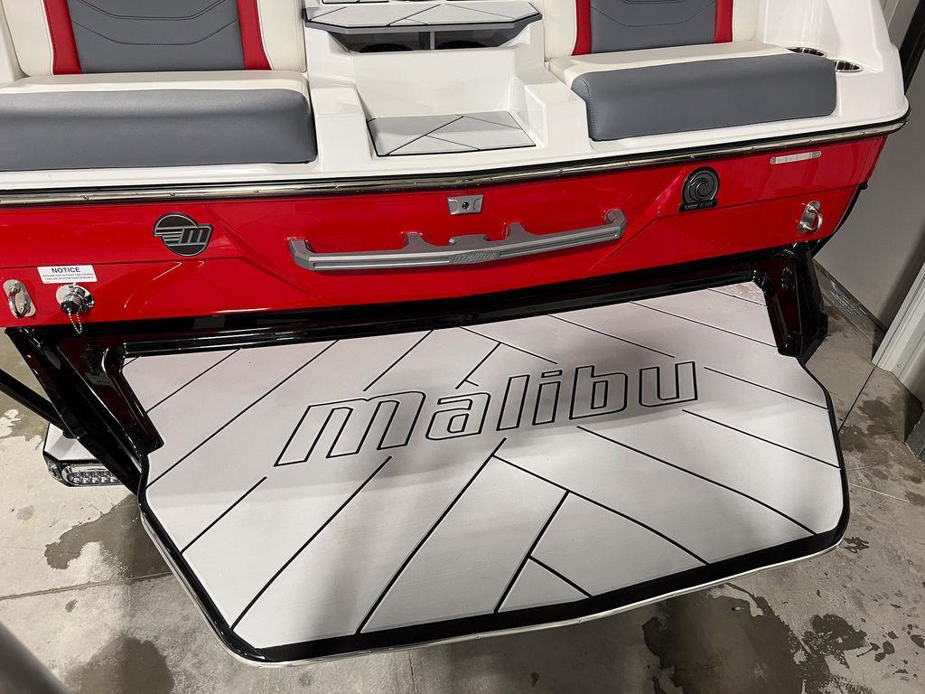 2024 malibu boats 23-LSV