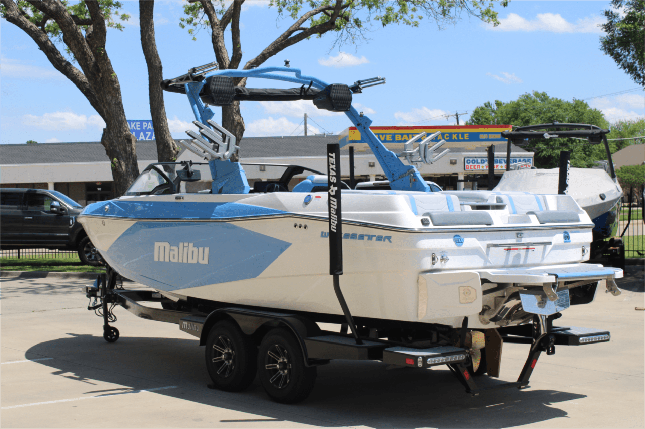 2025 Malibu 23 LSV