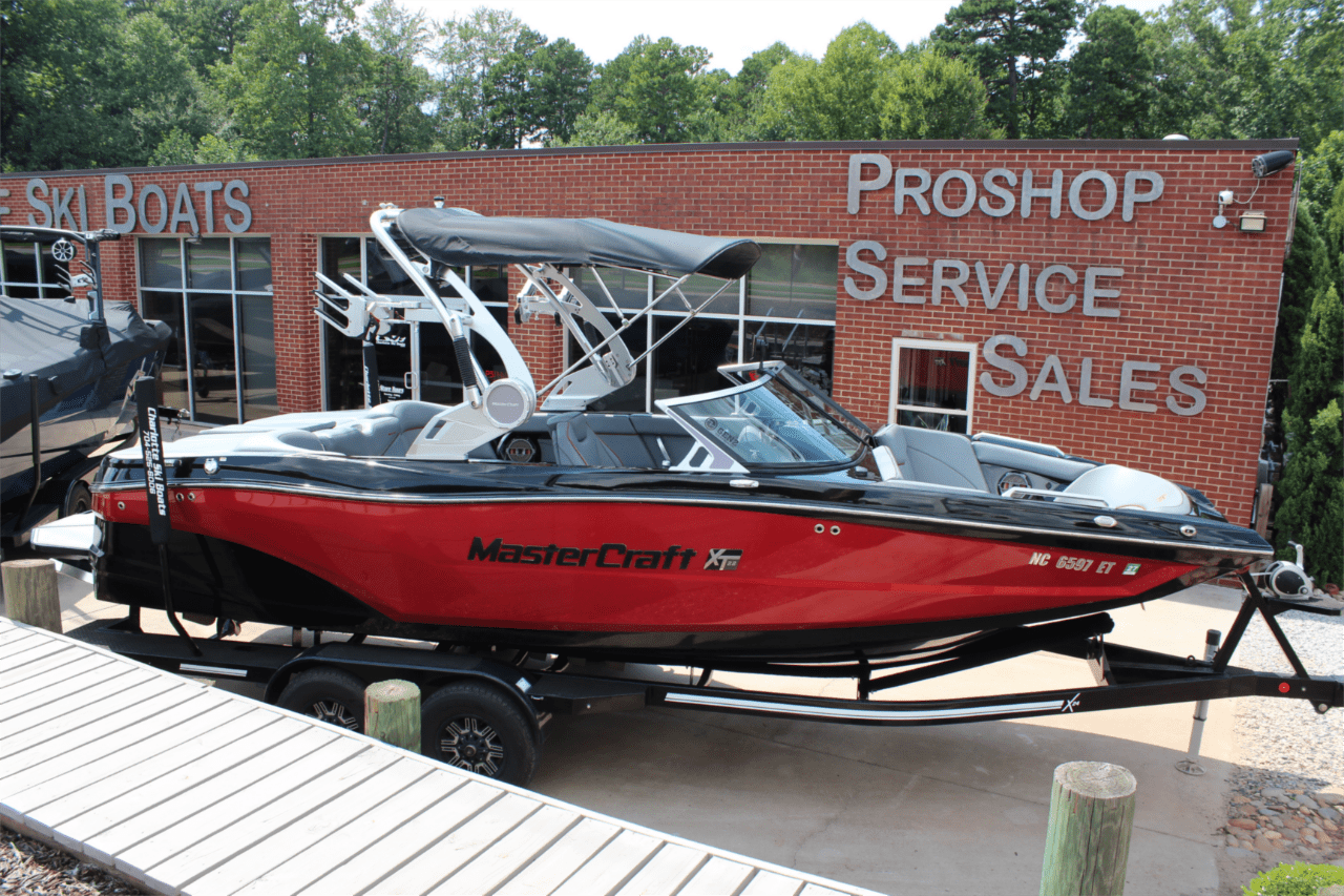 2020 MasterCraft XT22 – Excellent Condition!
