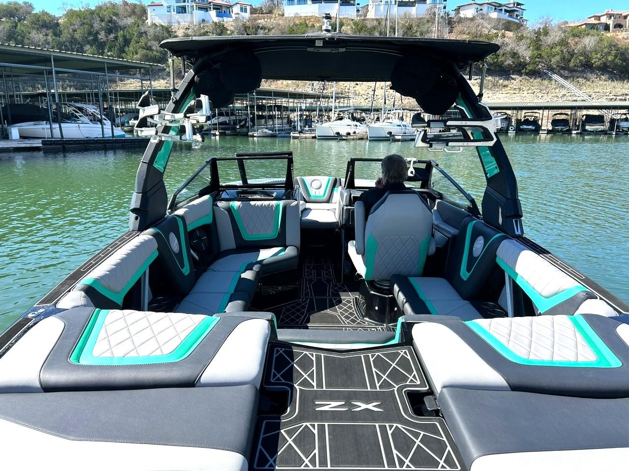 2022 Tige 23ZX – LIKE NEW!