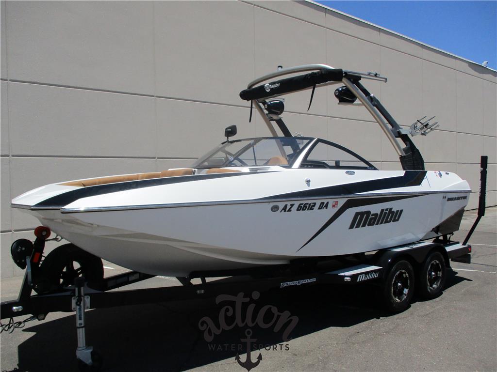2018 Malibu 21 MLX - only 40 hours!