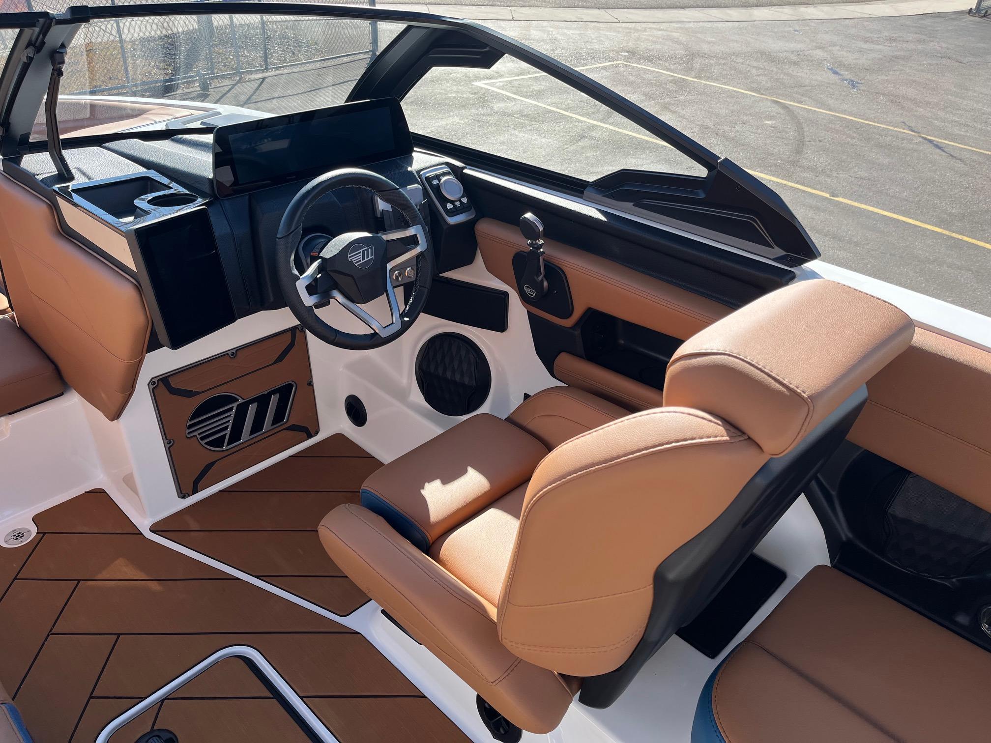 2025 Malibu 25 LSV
