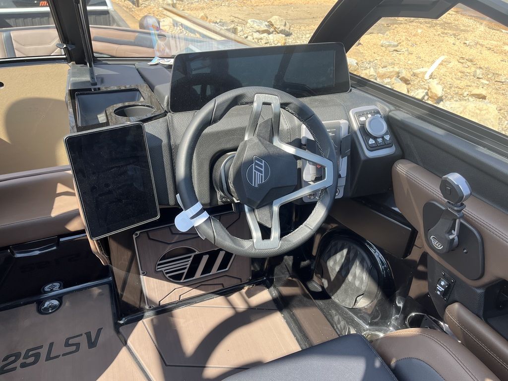 2025 Malibu Boats 25 LSV