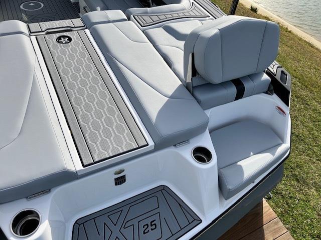 2024 MasterCraft XT25
