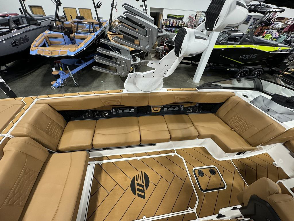 2024 Malibu 25 LSV