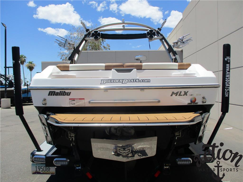 2018 Malibu 21 MLX - only 40 hours!