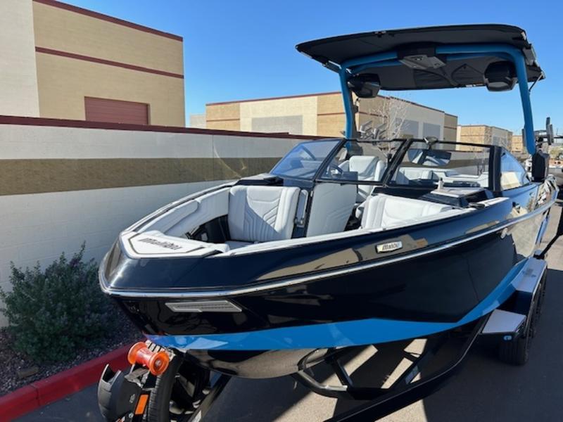 2025 Malibu 25 LSV