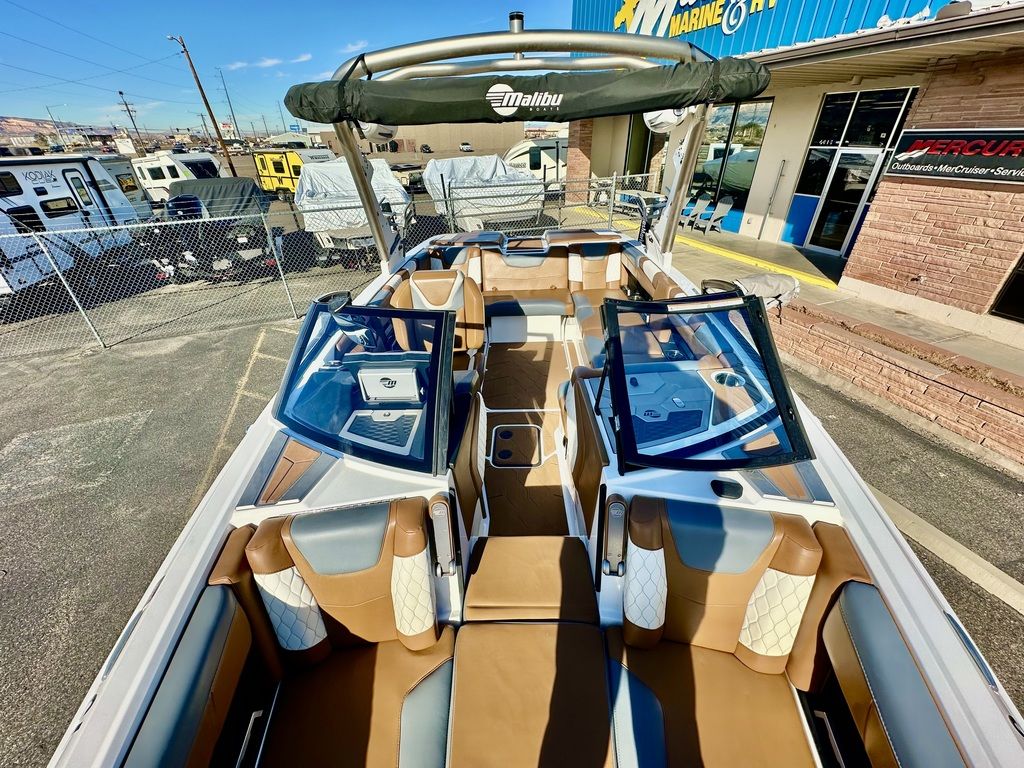 2023 Malibu Boats M220